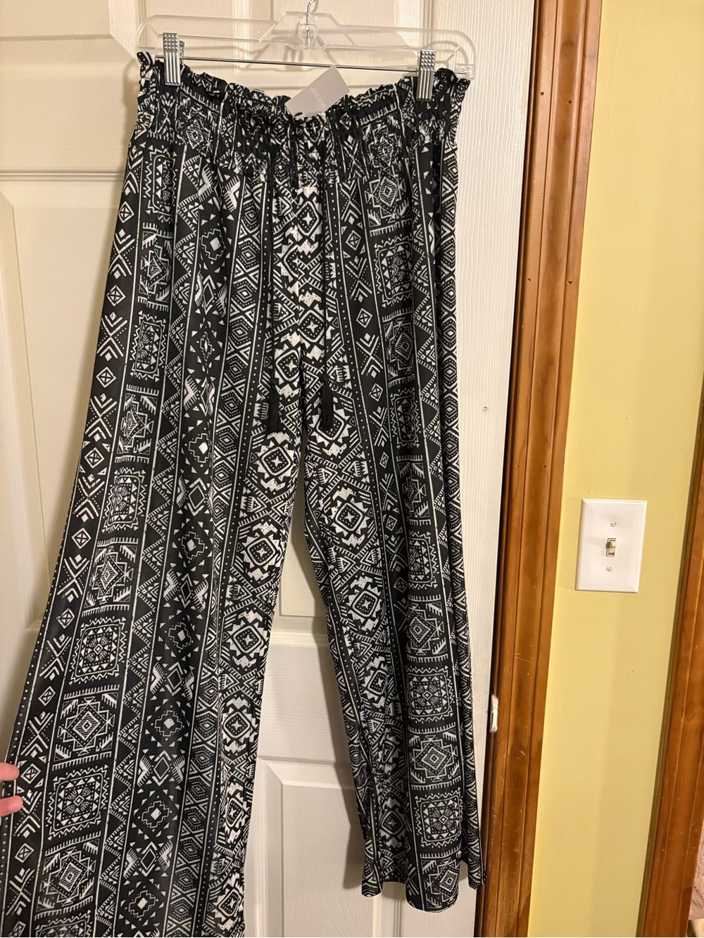 NWT Wide Leg Elastic Waist Printed Pants - Black & White